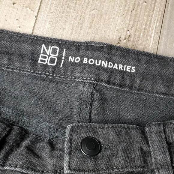 No Boundaries Raw Hem Cutoff Jean Shorts Distressed Black Size 15 Juniors - Picture 3 of 12